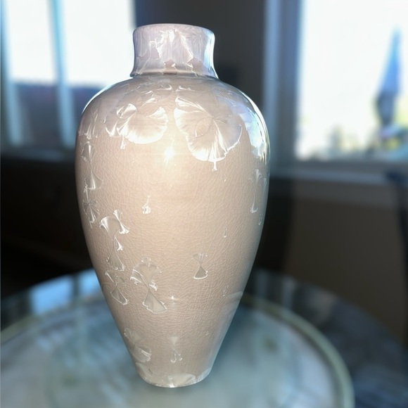 Ray West Ginkgo Crystalline Vase – Signed 1991 Cream Vase - Picture 9 of 9